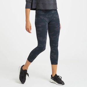 Spanx Look At Me Now Seamless Crop Leggings Camo Black Gray Large New